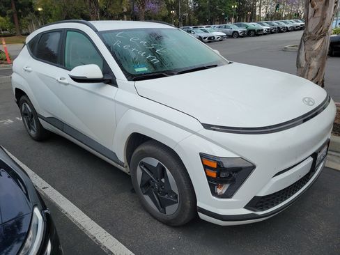 Used 2024 Hyundai Kona SEL FWD image 2