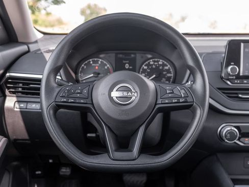 Used 2023 Nissan Altima 2.5 S FWD image 14
