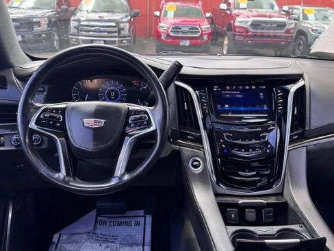 Used 2018 Cadillac Escalade ESV Platinum AWD/4WD image 11