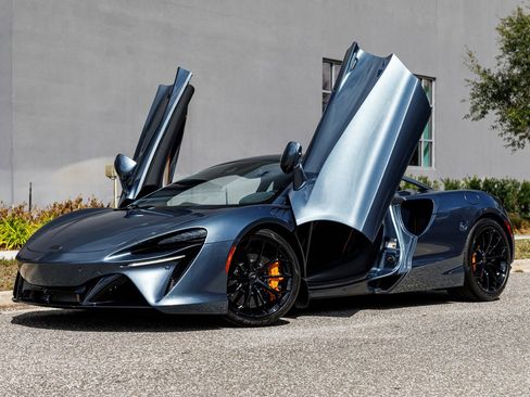 Used 2026 McLaren Artura RWD image 32