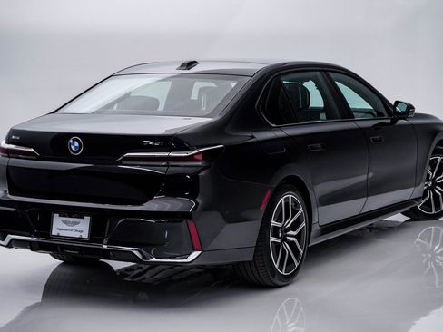 Used 2025 BMW 740i xDrive image 11