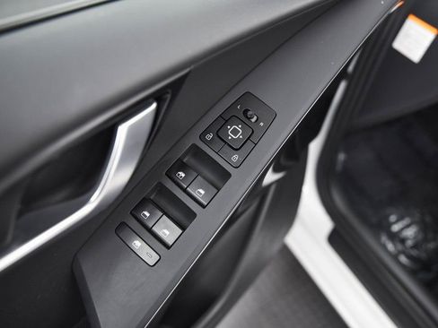 Used 2023 Kia Niro EX image 12