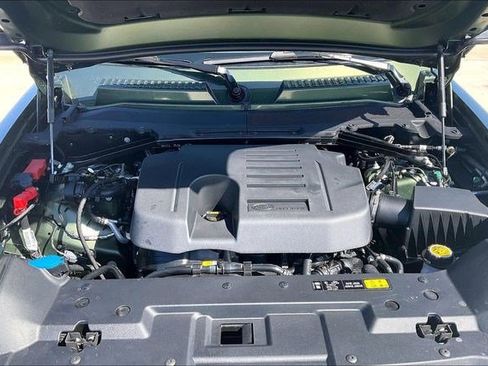 New 2026 Land Rover Defender 110 X-Dynamic SE image 13