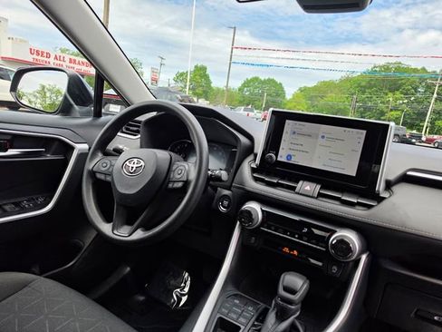 Used 2023 Toyota RAV4 XLE AWD/4WD image 13