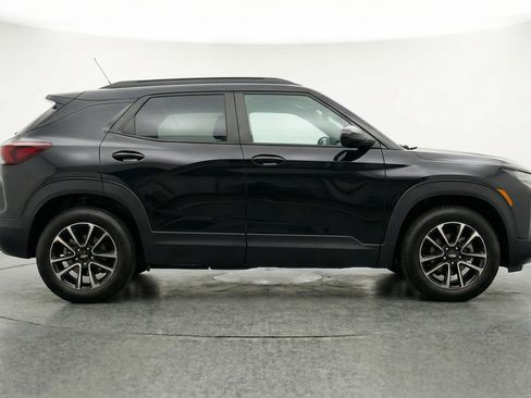 Used 2025 Chevrolet TrailBlazer LT image 11