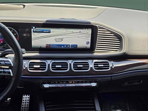 Used 2025 Mercedes-Benz GLS 580 4MATIC image 14