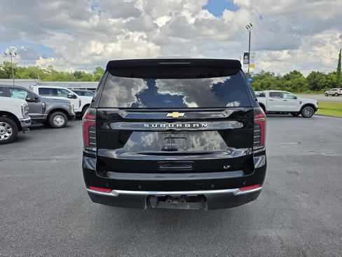 Used 2025 Chevrolet Suburban LT AWD/4WD image 4