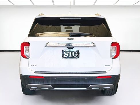 Used 2020 Ford Explorer XLT w/ Equipment Group 202A image 5