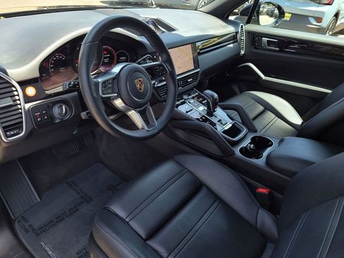 Used 2022 Porsche Cayenne w/ Premium Package AWD/4WD image 9