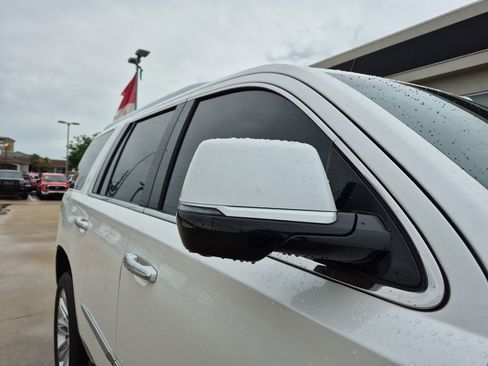 Used 2018 Cadillac Escalade Platinum image 36