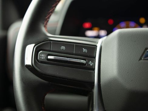 Used 2024 Chevrolet Colorado Z71 AWD/4WD image 6