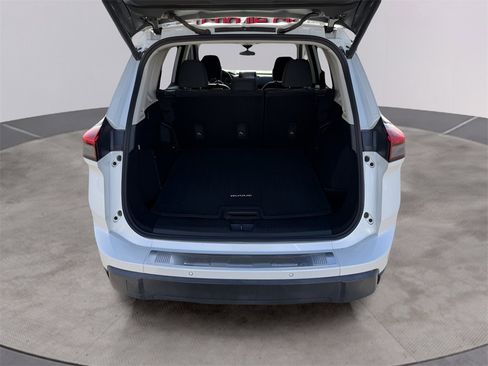 Used 2024 Nissan Rogue SV image 18