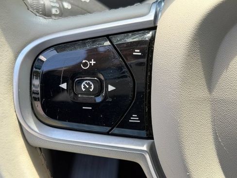 Used 2021 Volvo XC90 T5 Momentum w/ Climate Package FWD image 27
