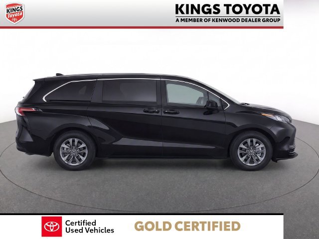 Certified 2025 Toyota Sienna LE FWD image 8