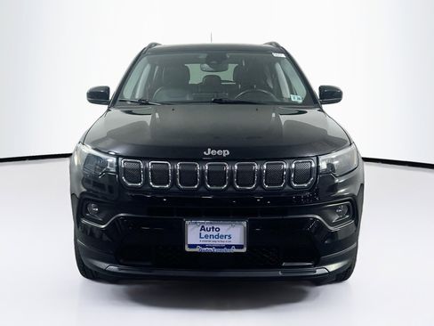 Used 2022 Jeep Compass Latitude w/ Sun and Sound Group AWD/4WD image 2