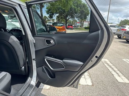 Used 2025 Kia Soul LX w/ LX Technology Package FWD image 16