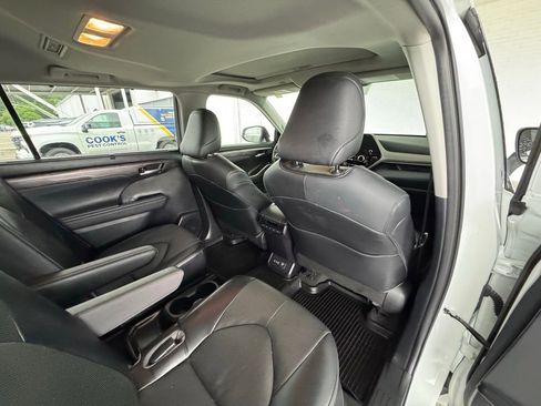 Used 2023 Toyota Highlander Limited AWD/4WD image 27