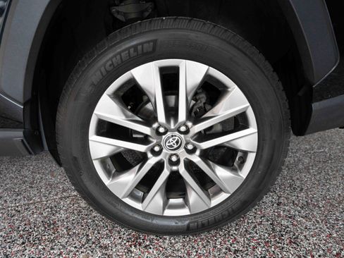 Used 2020 Toyota RAV4 Limited AWD/4WD image 30