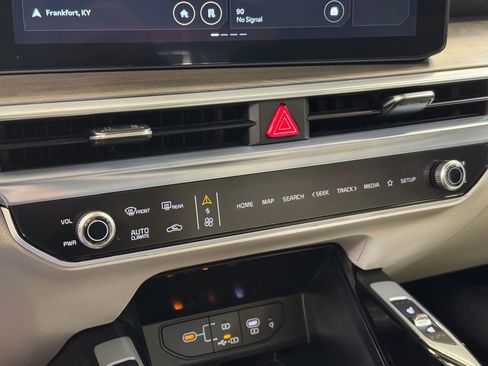 Used 2025 Kia Sorento SX image 38