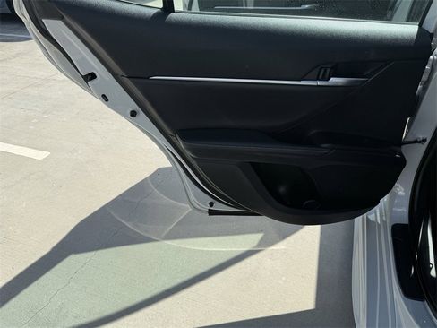 Used 2022 Toyota Camry XSE image 23