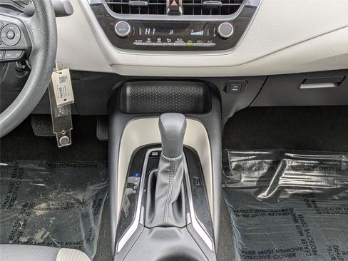 Used 2025 Toyota Corolla LE image 18