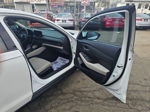 Used 2023 Honda Accord EX image 11
