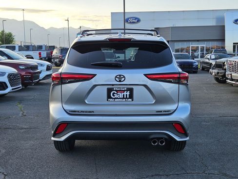 Used 2022 Toyota Highlander XSE AWD/4WD image 7