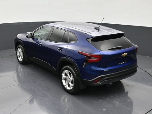 Used 2024 Chevrolet Trax LS w/ LS Convenience Package FWD image 14