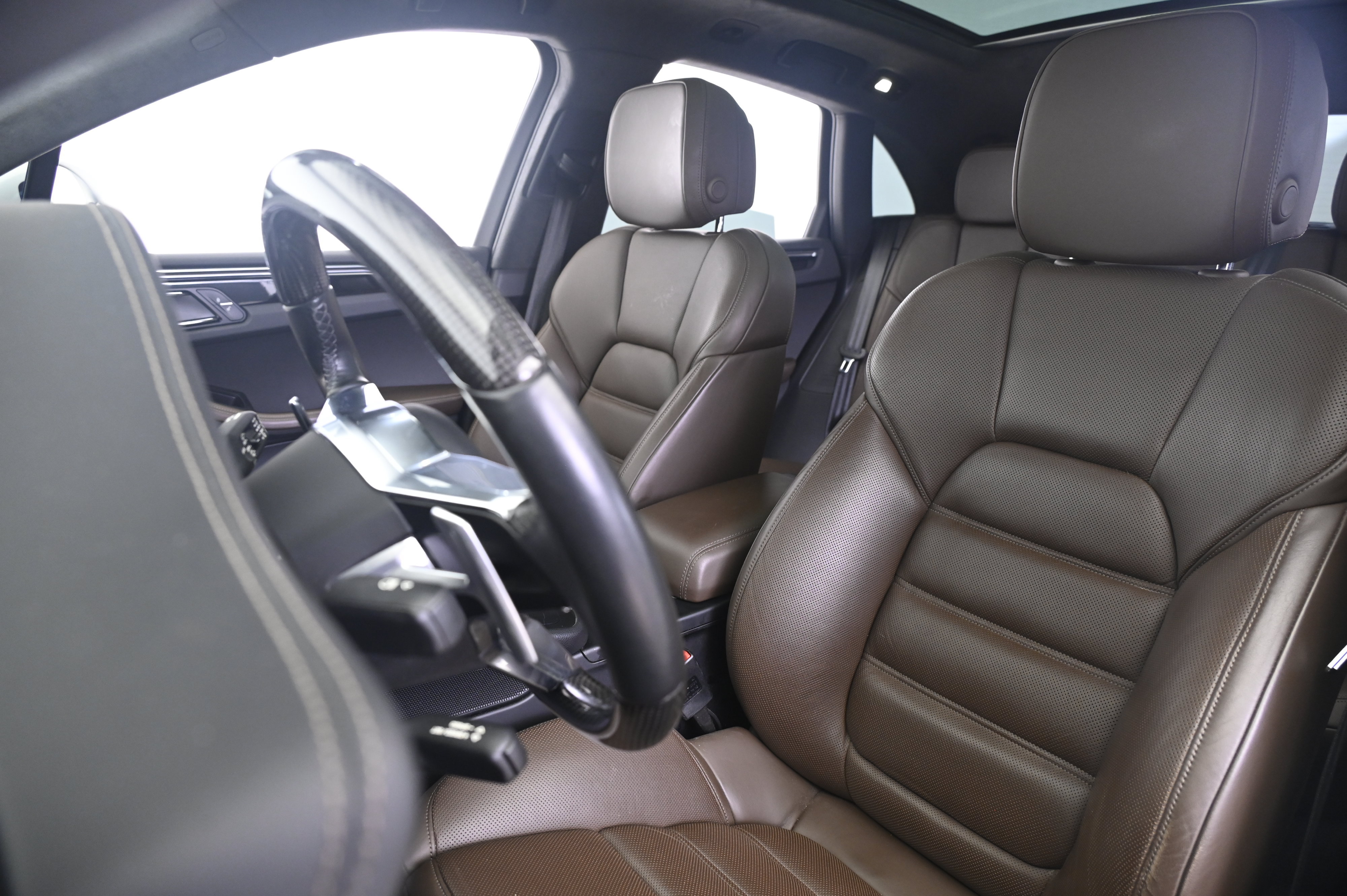 Used 2015 Porsche Macan Turbo AWD/4WD image 30