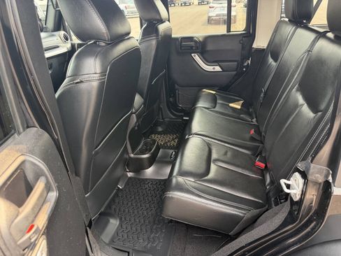 Used 2013 Jeep Wrangler Unlimited Rubicon w/ Dual Top Group AWD/4WD image 27