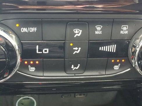 Used 2025 Chevrolet Trax LT w/ Driver Confidence Package FWD image 21