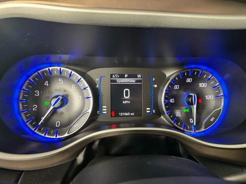 Used 2017 Chrysler Pacifica Touring-L w/ Tire & Wheel Group image 14