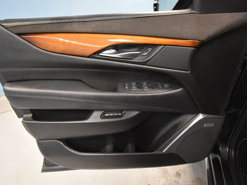 Used 2016 Cadillac Escalade Premium AWD/4WD image 4