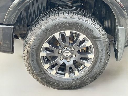 Used 2018 Nissan Titan PRO-4X w/ Pro-4x Convenience Package AWD/4WD image 32