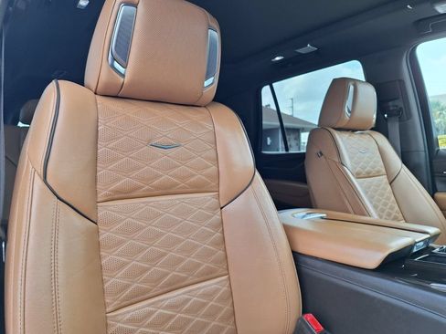Used 2022 Cadillac Escalade Premium Luxury w/ Performance Package RWD image 32