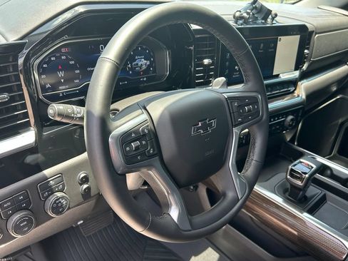 Used 2025 Chevrolet Silverado 1500 LT Trail Boss AWD/4WD image 17