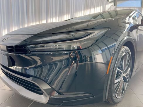 Used 2025 Toyota Prius Limited image 11