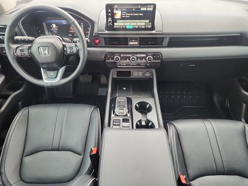 Used 2025 Honda Pilot Elite image 11