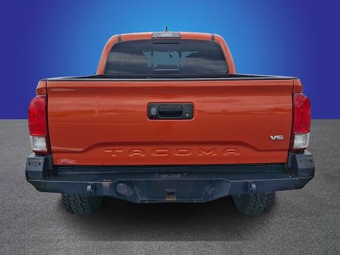 Used 2017 Toyota Tacoma TRD Off-Road w/ Tow Package AWD/4WD image 5