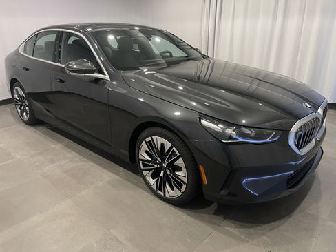 New 2026 BMW 530i xDrive 530i xDrive w/ Premium Package image 3