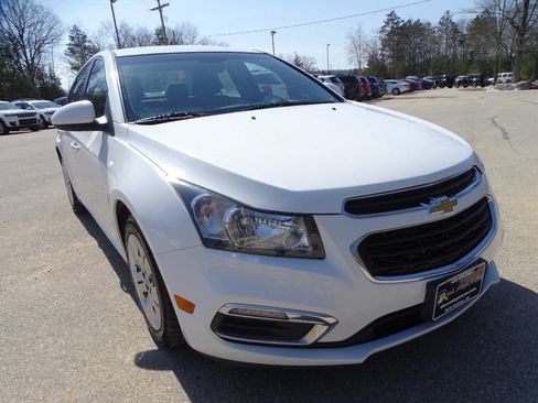 Used 2016 Chevrolet Cruze Limited LT FWD image 2