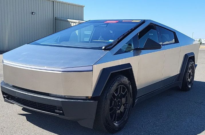 Used 2025 Tesla Cybertruck Cyberbeast AWD/4WD image 5