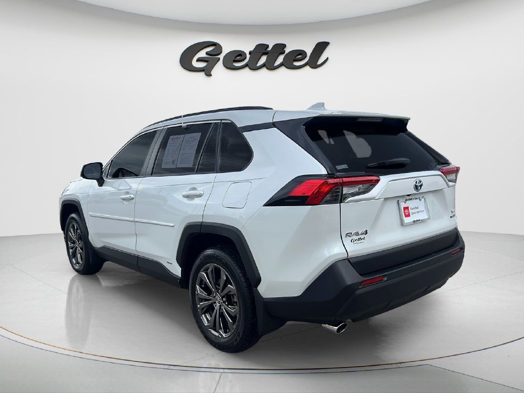 Used 2023 Toyota RAV4 XLE Premium AWD/4WD image 6