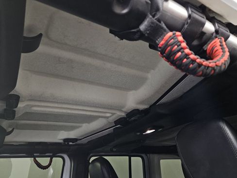 Used 2018 Jeep Wrangler Unlimited Rubicon AWD/4WD image 24