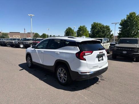 Used 2024 GMC Terrain SLT AWD/4WD image 3
