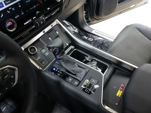 Used 2026 Lexus GX 550 w/ Accessory Package (2T) AWD/4WD image 29