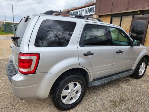 Used 2010 Ford Escape XLT image 3