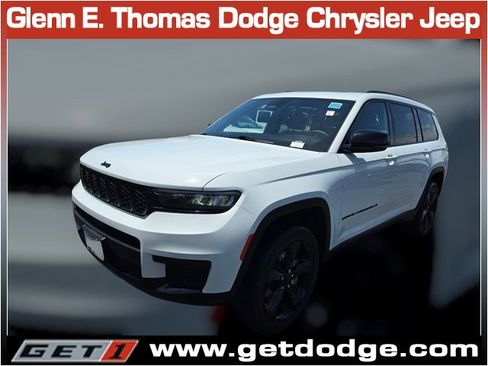 Used 2023 Jeep Grand Cherokee L Laredo RWD image 3