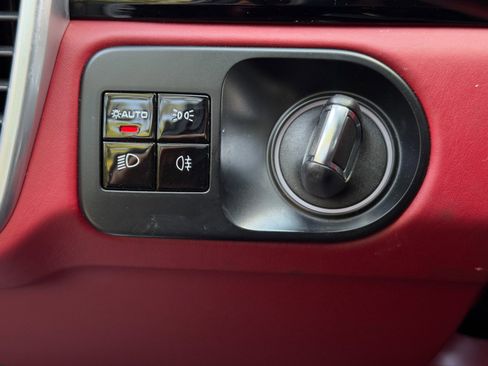 Used 2020 Porsche Cayenne Turbo image 20