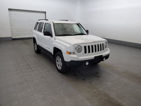 Used 2017 Jeep Patriot Sport w/ Power Value Group AWD/4WD image 13